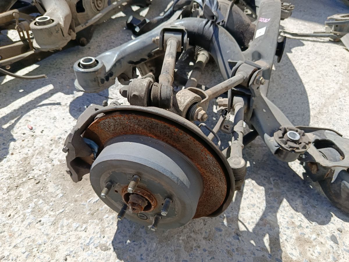 Балка подвески на Toyota Crown GRS200 4GR-FSE Фото 2
