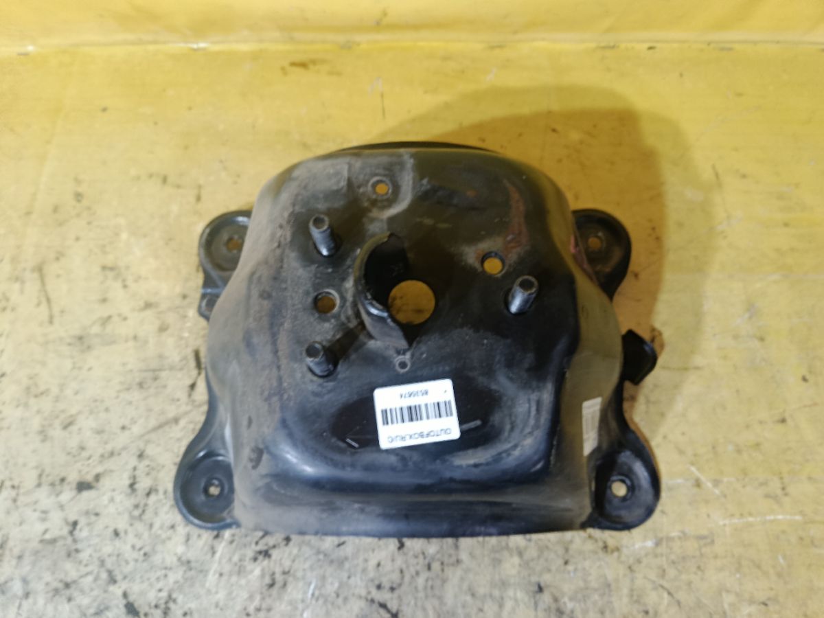 Крепление запасного колеса на Toyota Rav4 ACA31W Фото 1