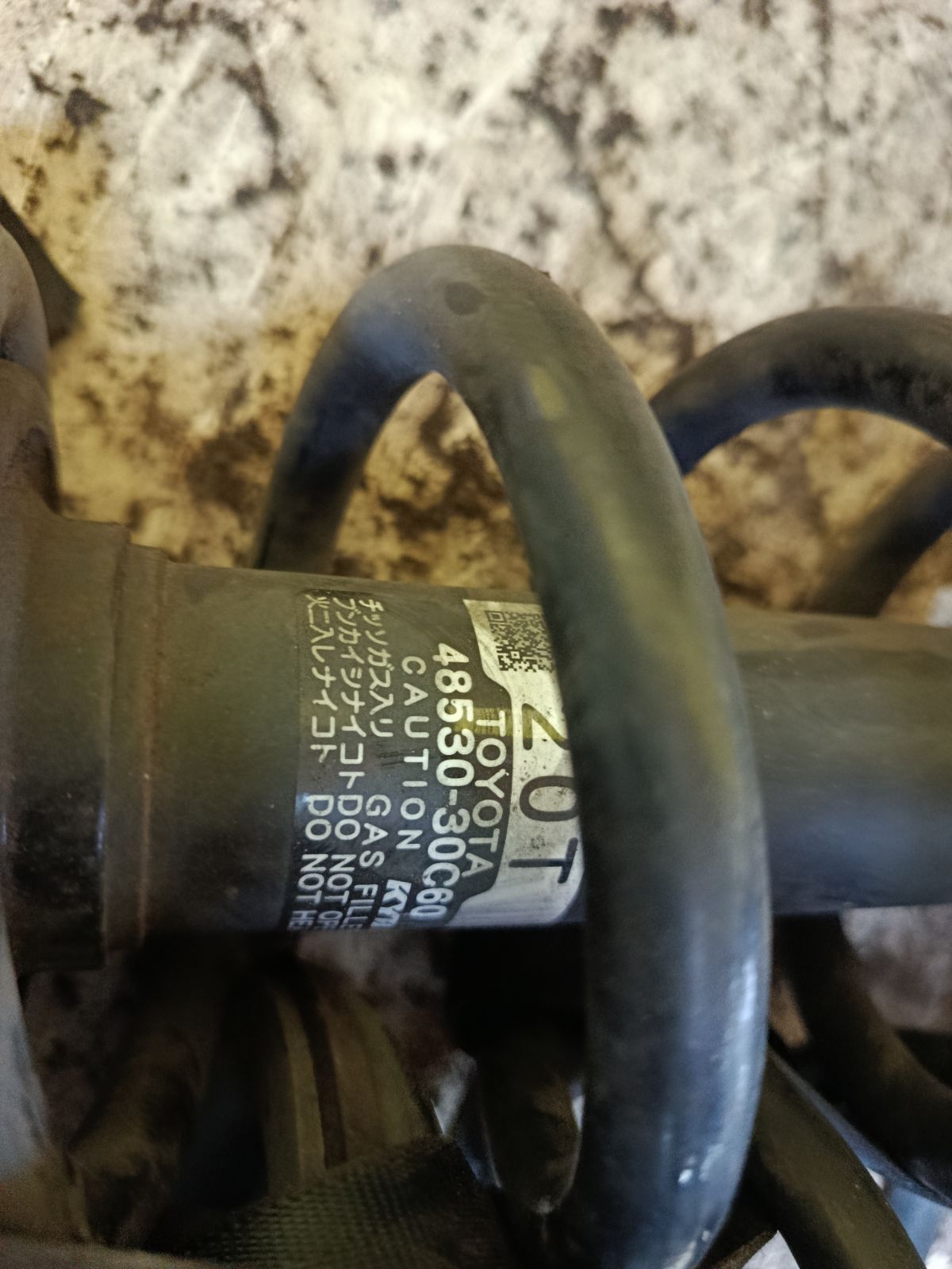 Стойка амортизатора 48530-30C60 на Toyota Crown GRS214 2GR-FSE Фото 2