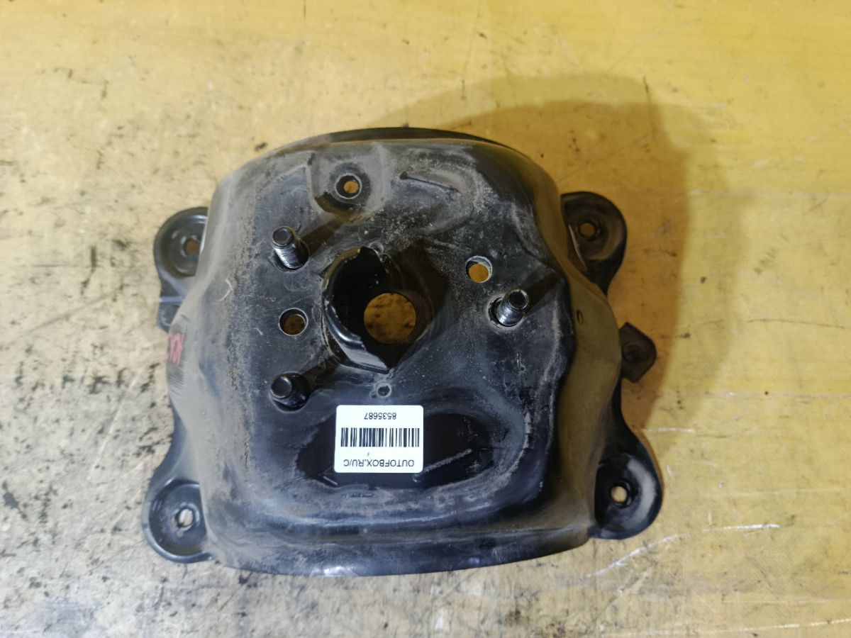 Крепление запасного колеса на Toyota Rav4 ACA31W Фото 1