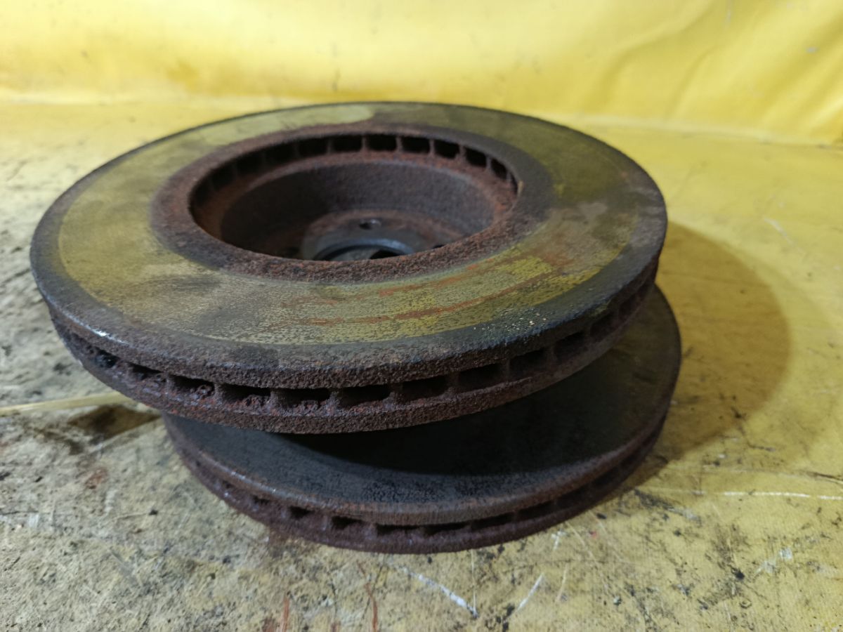 Тормозной диск на Subaru Legacy BM9 EJ255 Фото 1