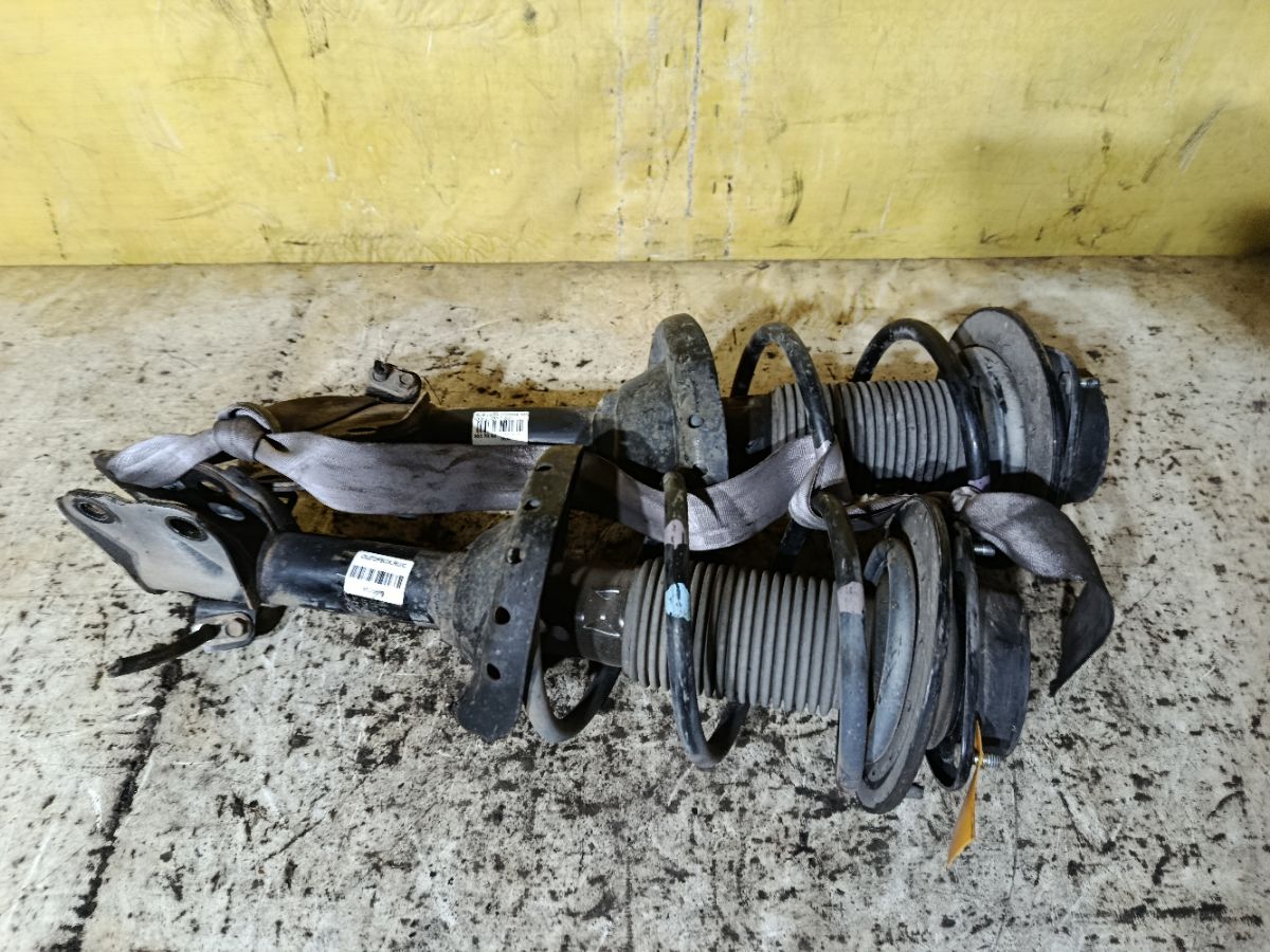 Стойка амортизатора на Subaru Legacy BM9 EJ253 Фото 1