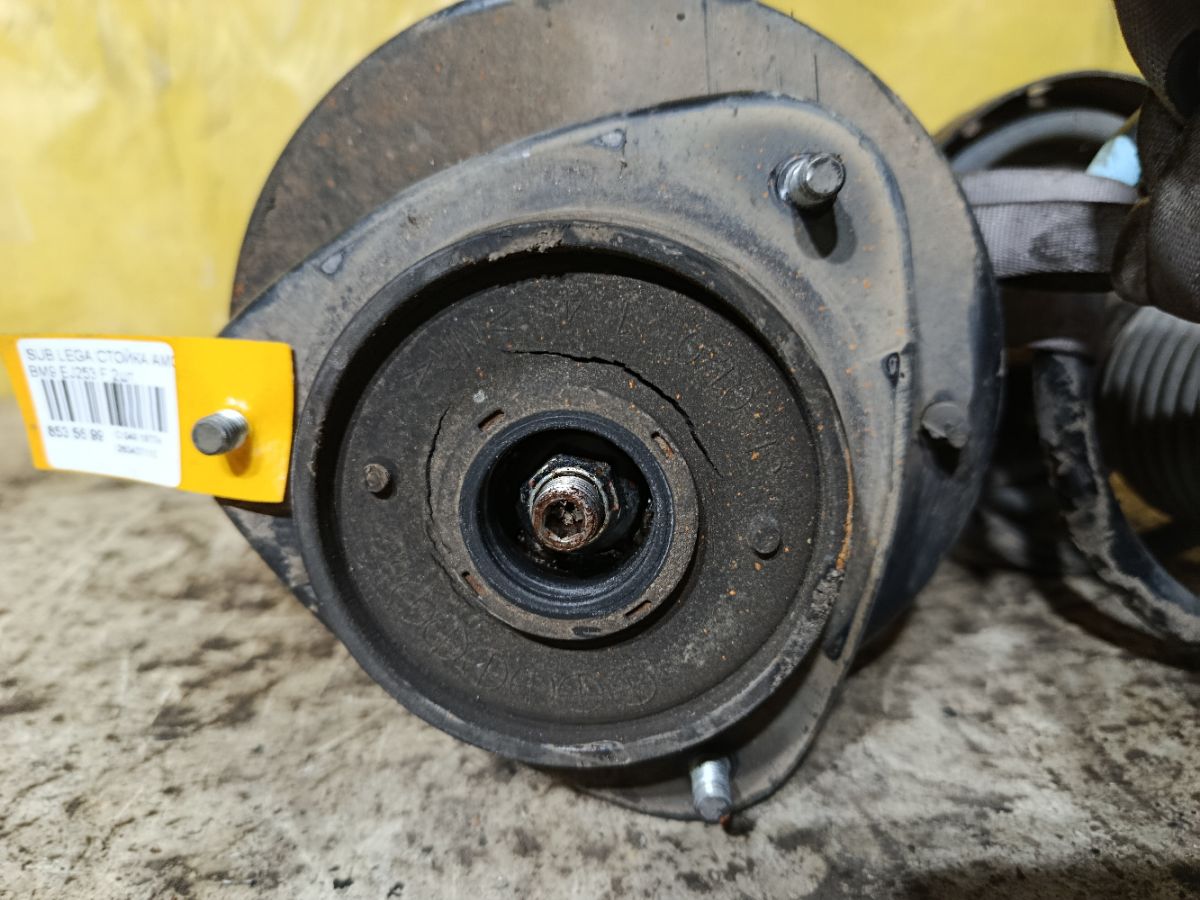 Стойка амортизатора на Subaru Legacy BM9 EJ253 Фото 3
