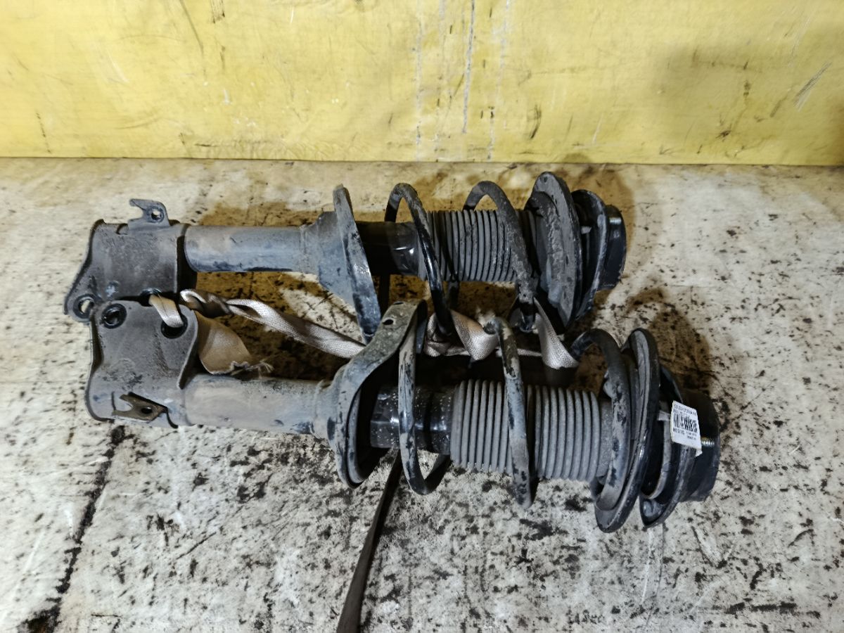 Стойка амортизатора на Subaru Legacy BM9 EJ253 Фото 1