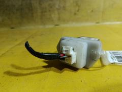 Регулятор скорости мотора отопителя на Nissan Serena C25 MR20DE Фото 2