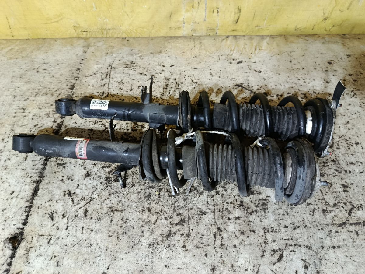 Стойка амортизатора на Nissan Skyline PV36 VQ35HR Фото 2