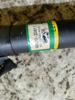 Стойка амортизатора 48520-30811 на Toyota Crown GRS210 2GR-FSE Фото 2