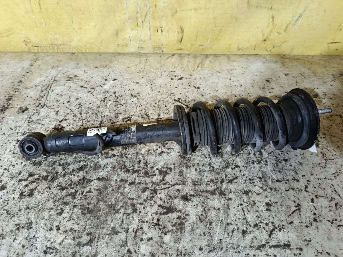 Стойка амортизатора 48520-30710 на Toyota Crown GRS210 2GR-FSE Фото 1