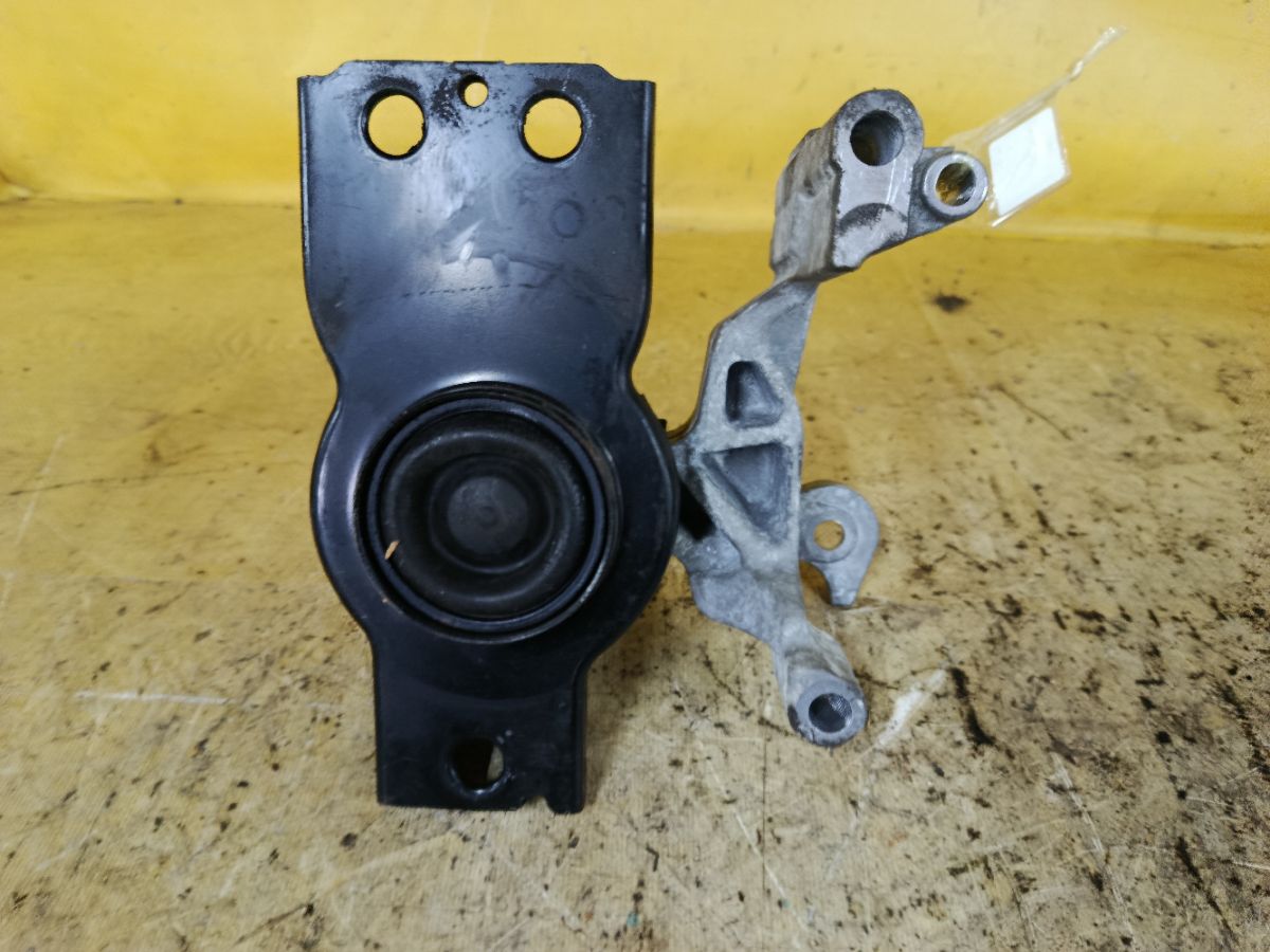 Подушка двигателя на Nissan X-Trail NT31 MR20DE Фото 3