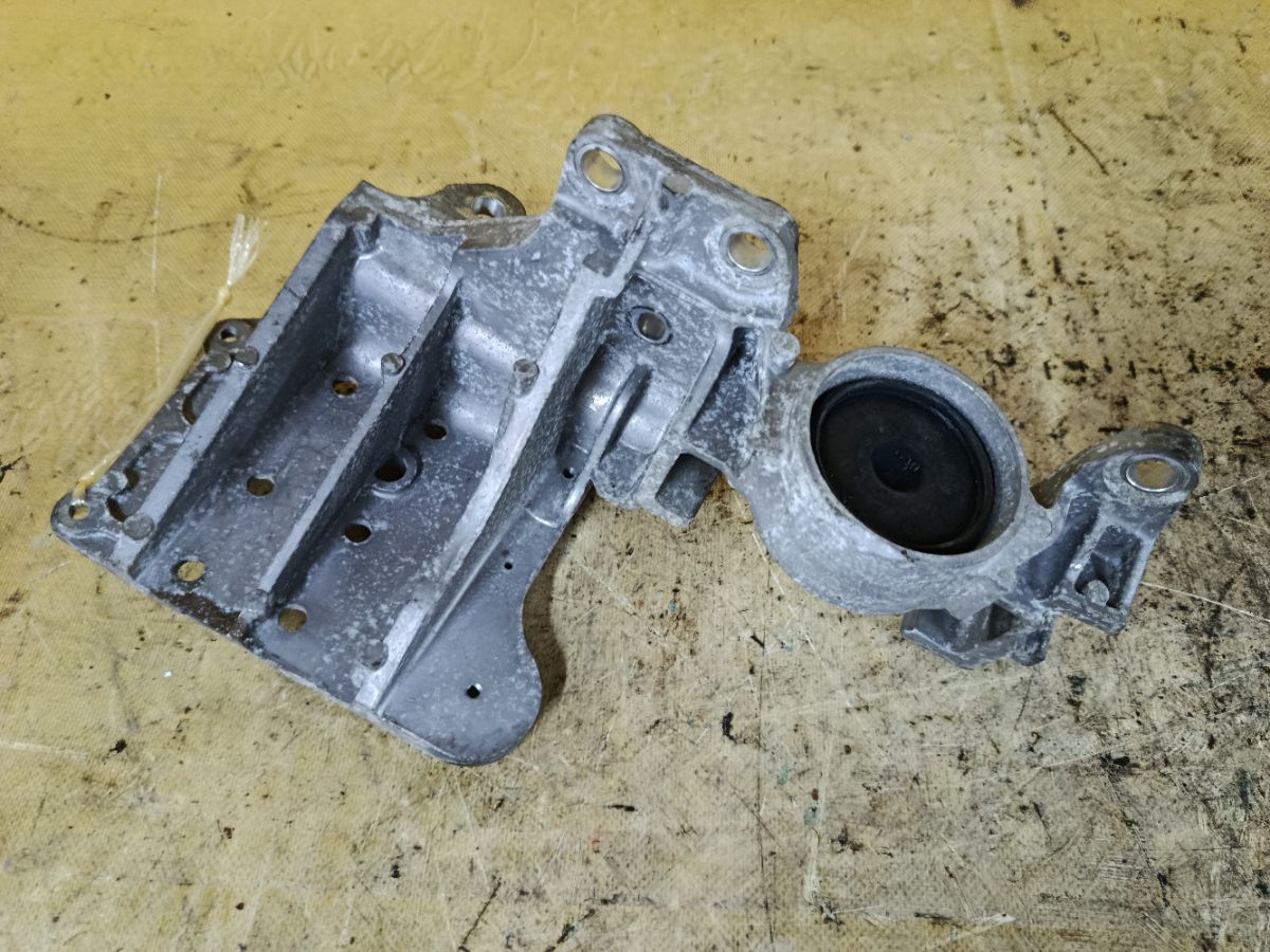 Подушка двигателя на Nissan X-Trail NT31 MR20DE Фото 3