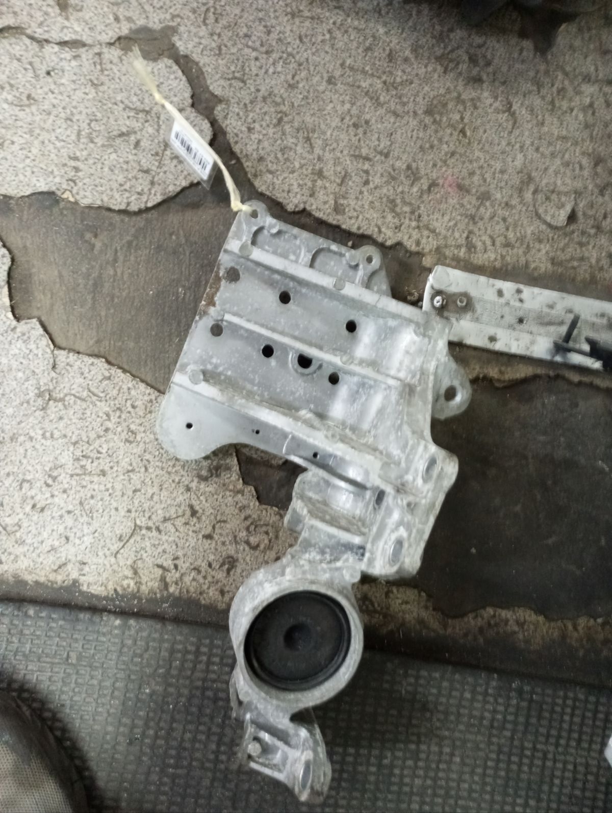 Подушка двигателя на Nissan X-Trail NT31 MR20DE Фото 6