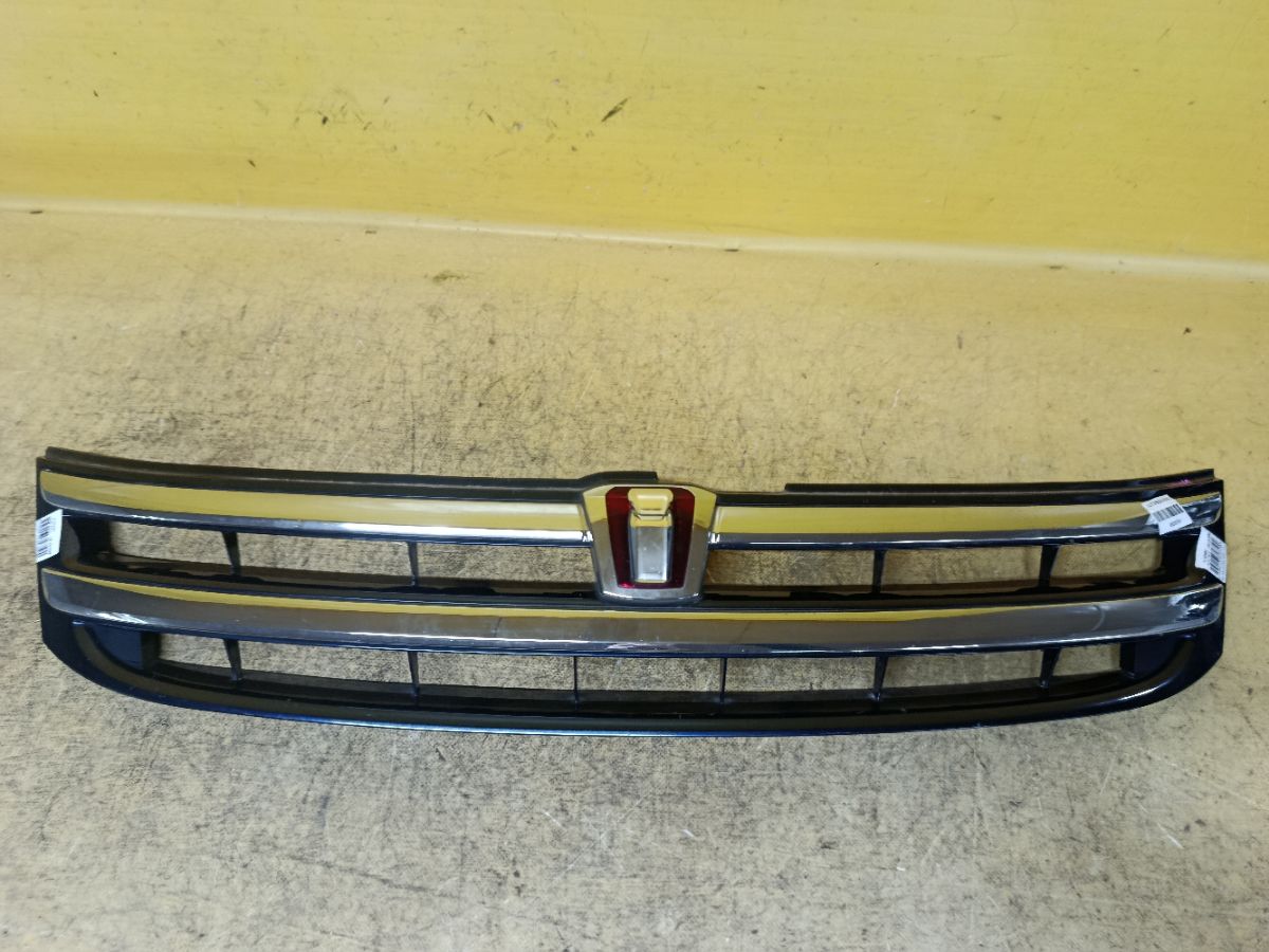 Решетка радиатора 53101-44310 на Toyota Isis ANM10G Фото 1