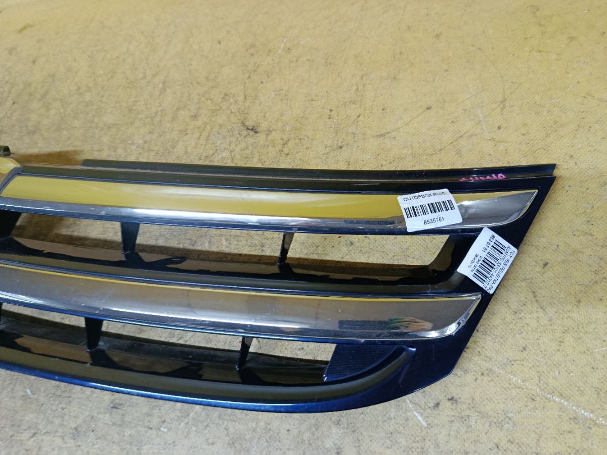 Решетка радиатора 53101-44310 на Toyota Isis ANM10G Фото 2