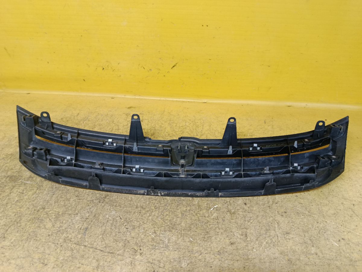 Решетка радиатора 53101-44310 на Toyota Isis ANM10G Фото 5