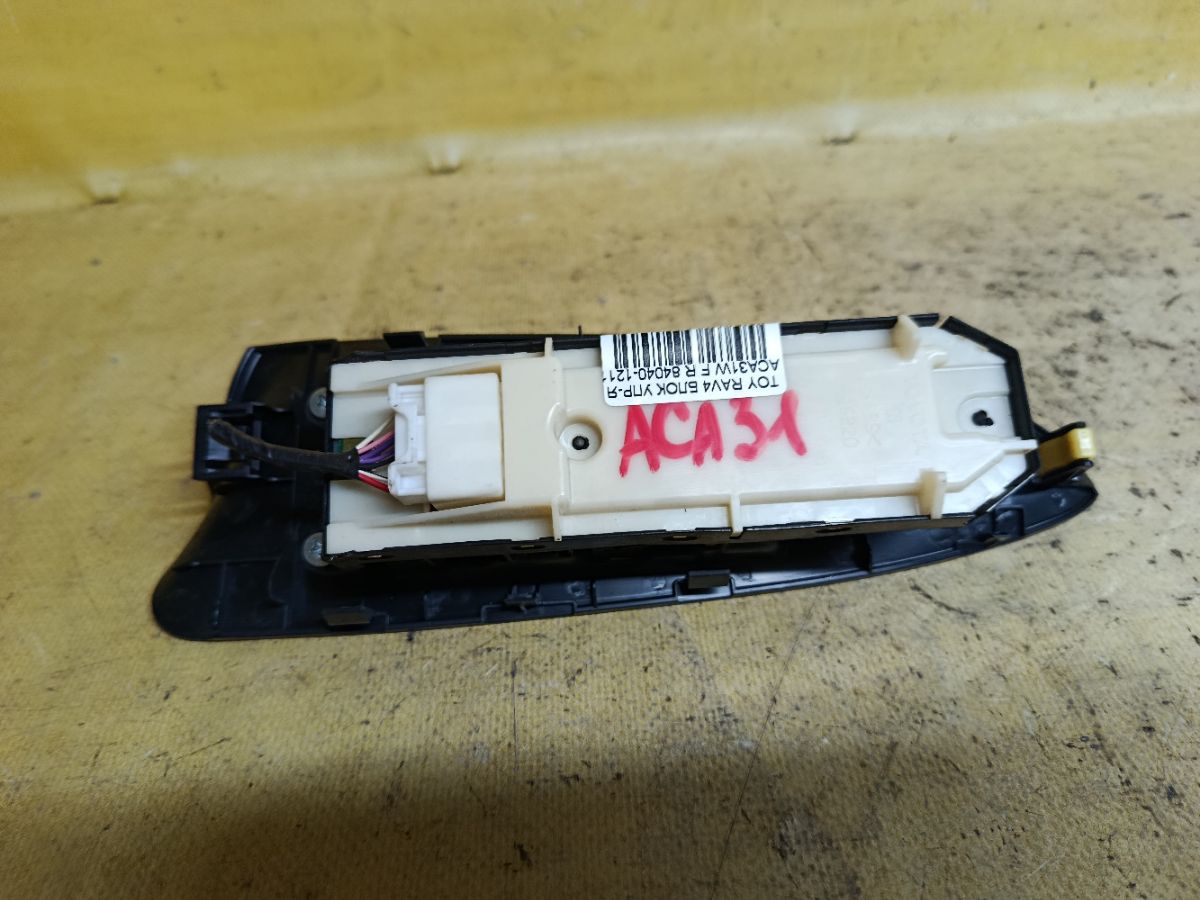 Блок упр-я стеклоподъемниками 84040-12110 на Toyota Rav4 ACA31W Фото 2