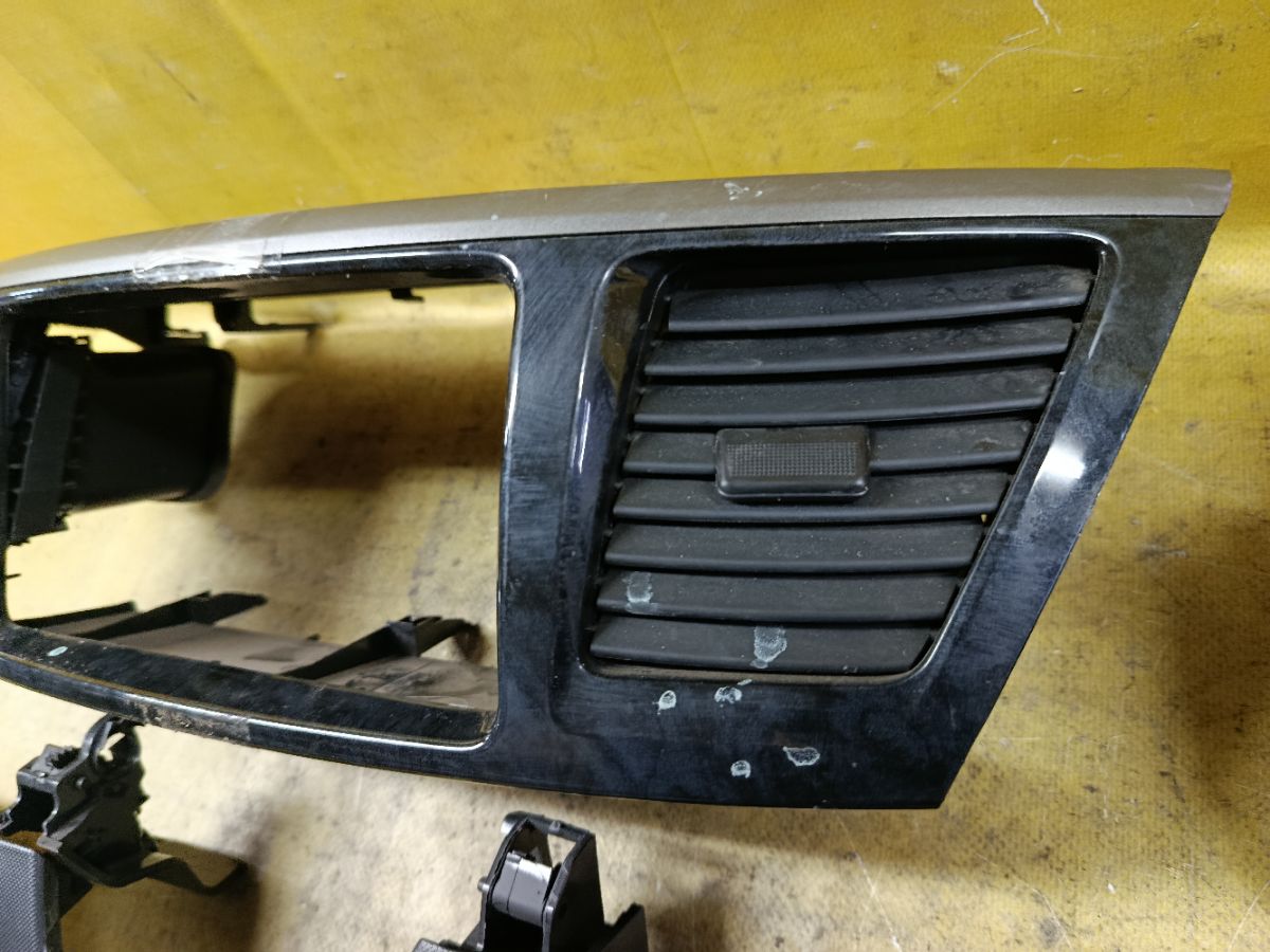 Консоль магнитофона 55412-28280, 55041-28030, 55042-28030 на Toyota Noah AZR60G Фото 4