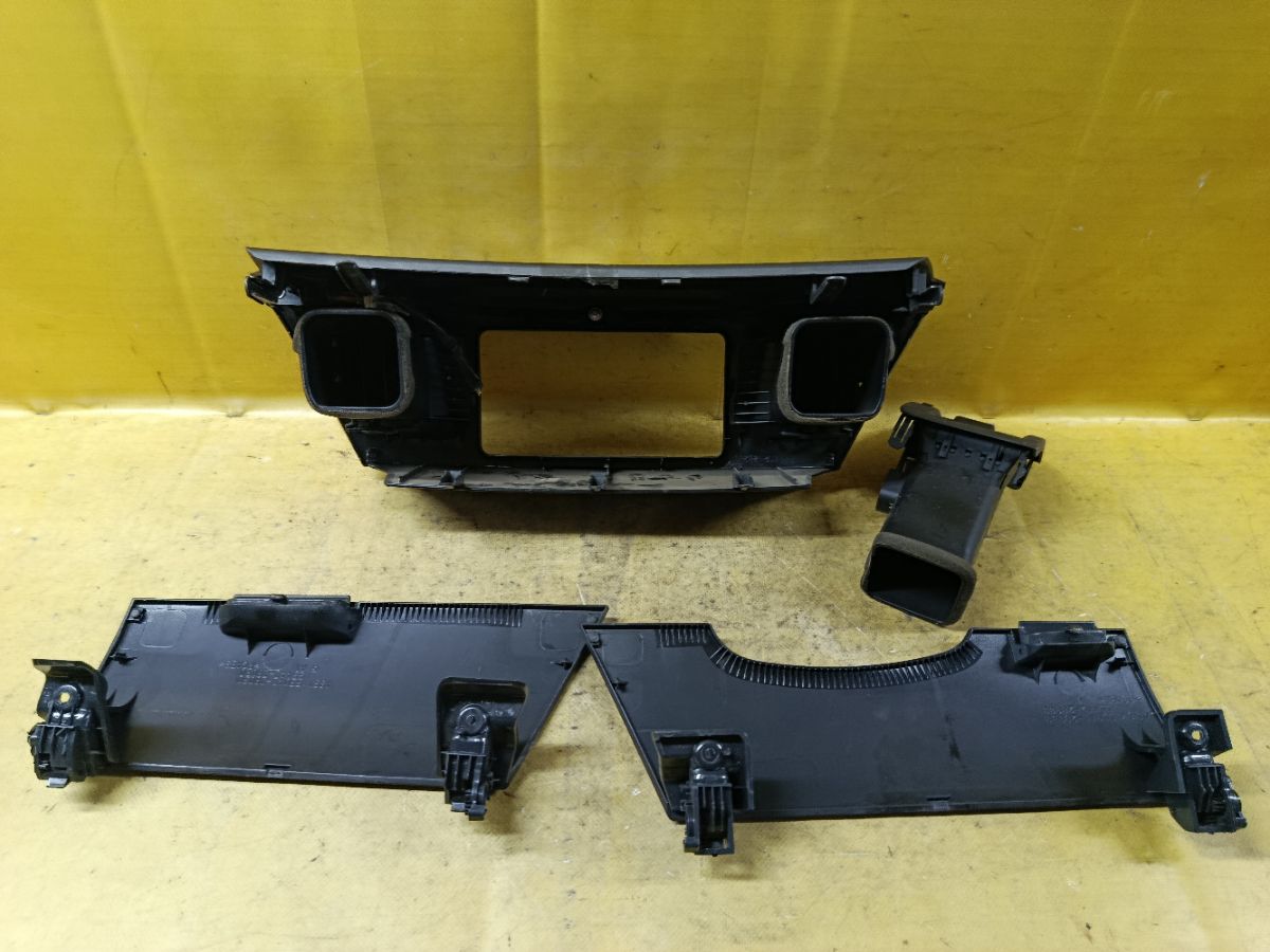 Консоль магнитофона 55412-28280, 55041-28030, 55042-28030 на Toyota Noah AZR60G Фото 9