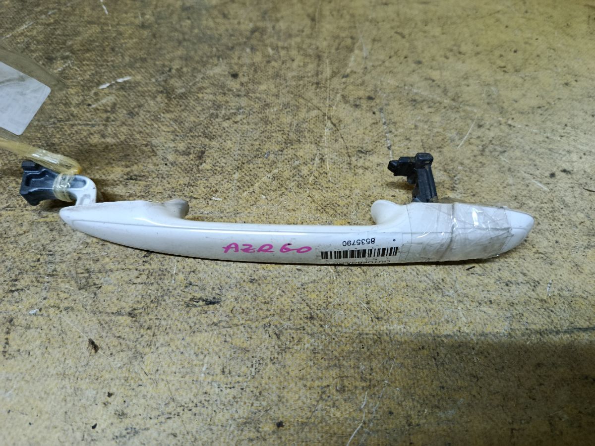 Ручка двери на Toyota Noah AZR60G Фото 2