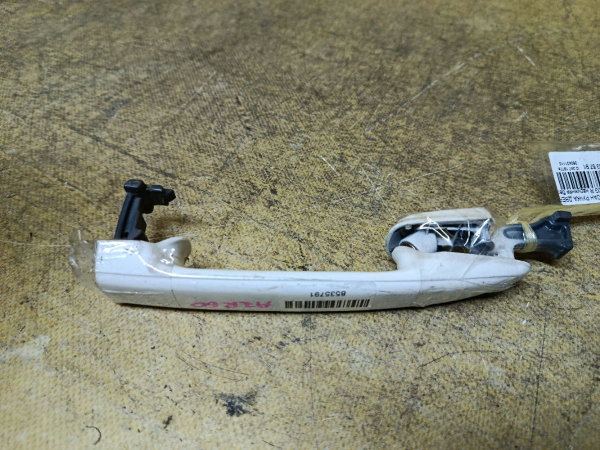 Ручка двери на Toyota Noah AZR60G Фото 2