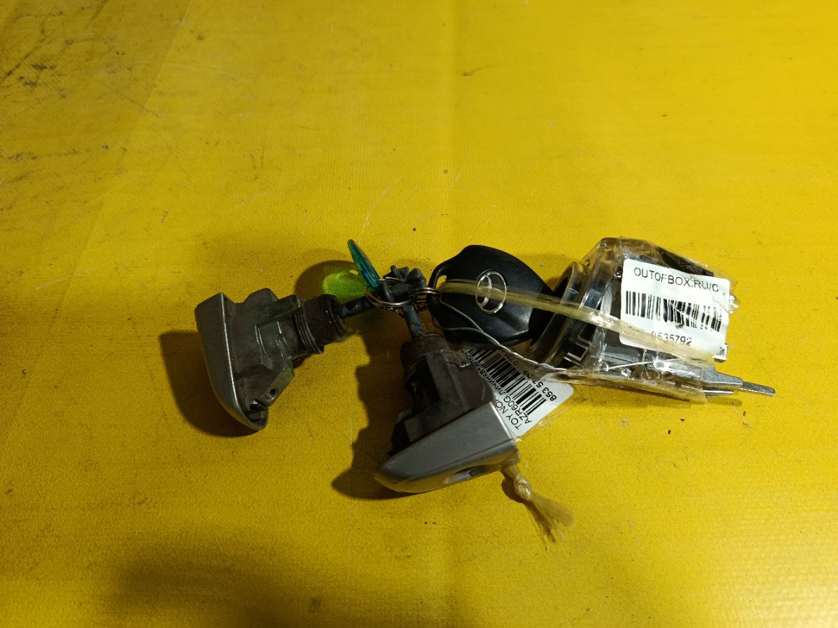 Замок зажигания на Toyota Noah AZR60G Фото 2