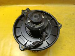 Мотор печки на Toyota Noah AZR60G
