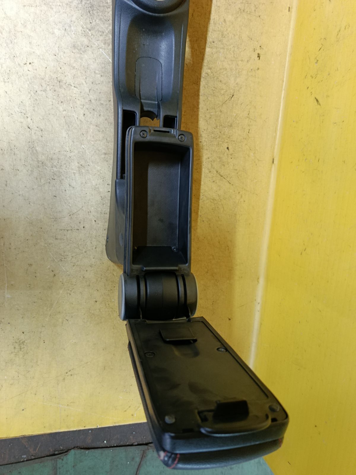 Подлокотник на Honda Fit GE6 Фото 8