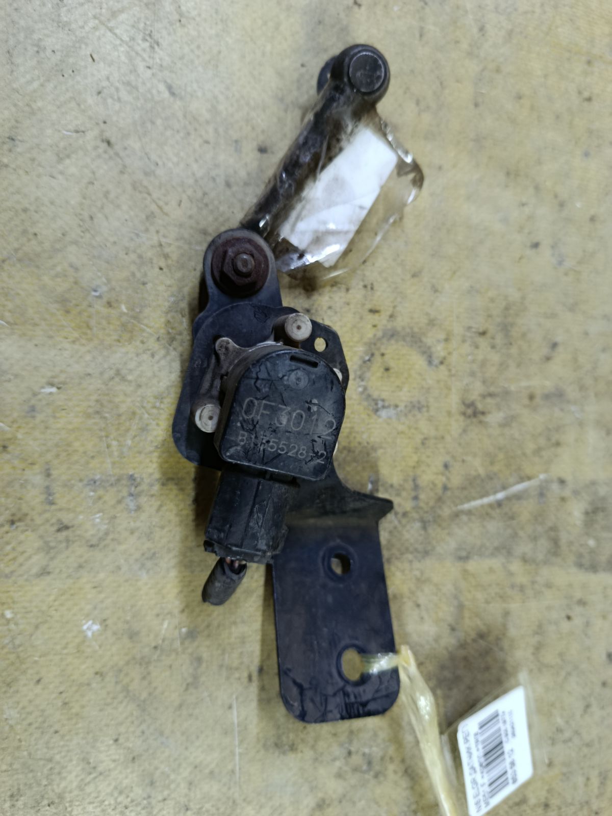 Датчик регулировки наклона фар на Nissan Elgrand ME51 Фото 1