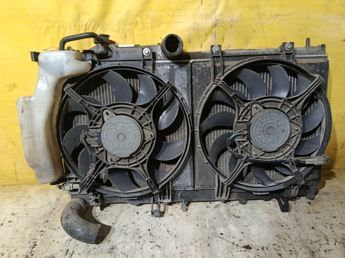 Радиатор ДВС на Subaru Legacy BM9 EJ255 Фото 2
