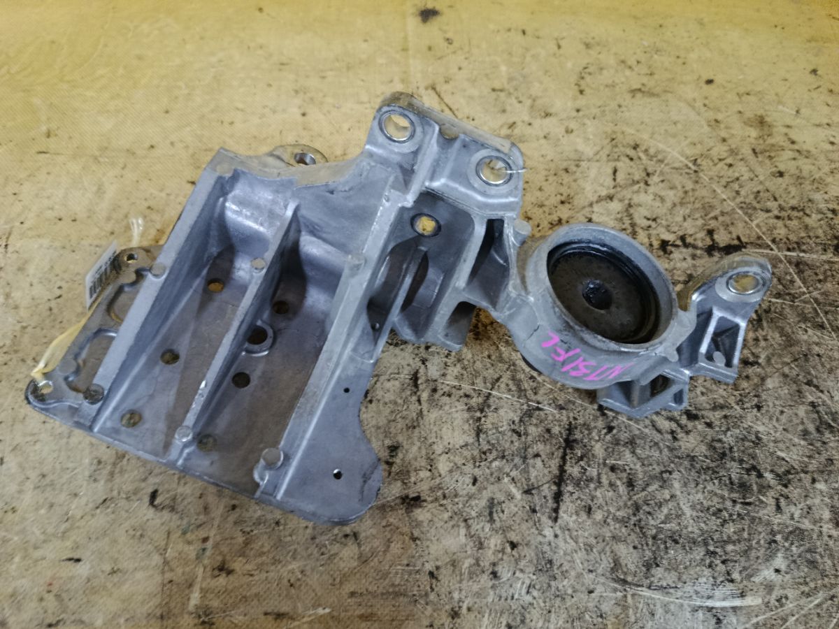Подушка двигателя на Nissan X-Trail NT31 MR20DE Фото 1