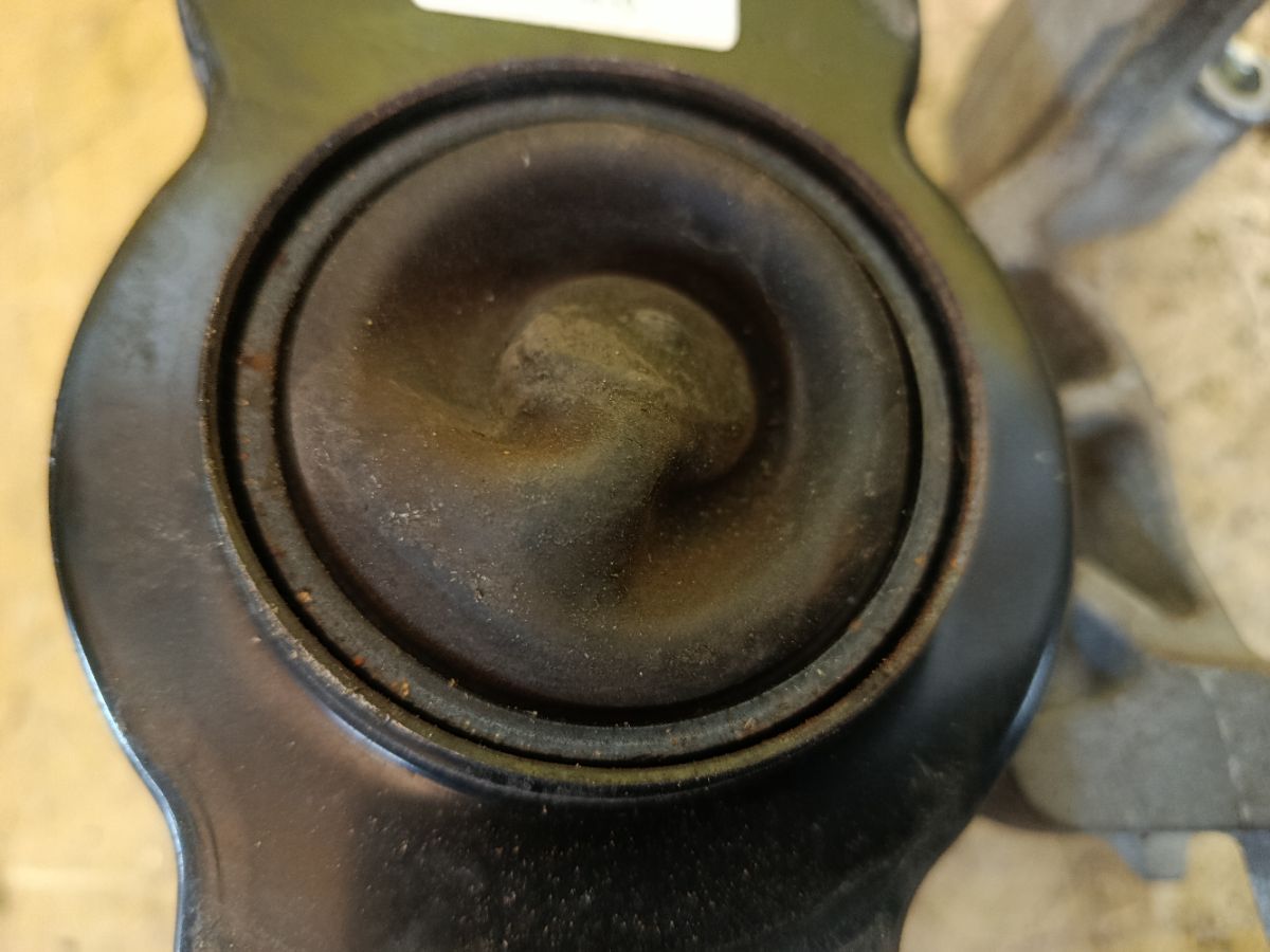 Подушка двигателя на Nissan X-Trail NT31 MR20DE Фото 3