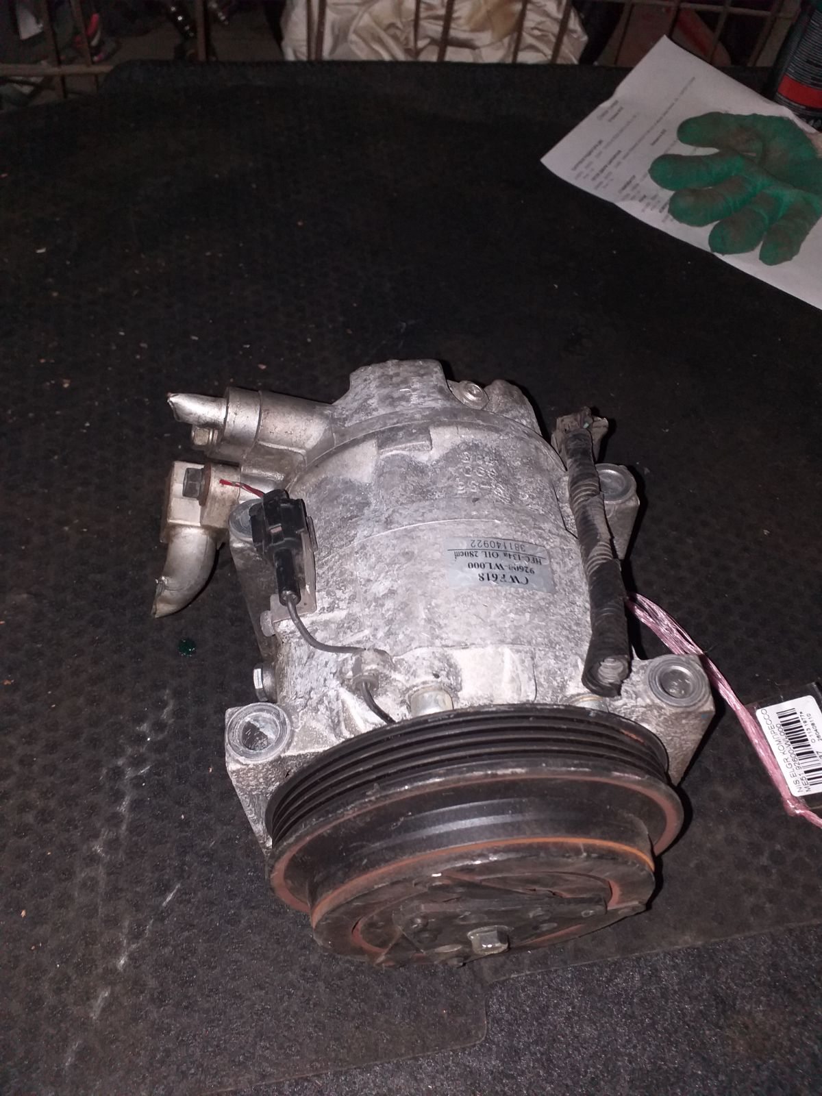 Компрессор кондиционера 92600-WL000 на Nissan Elgrand ME51 Фото 4