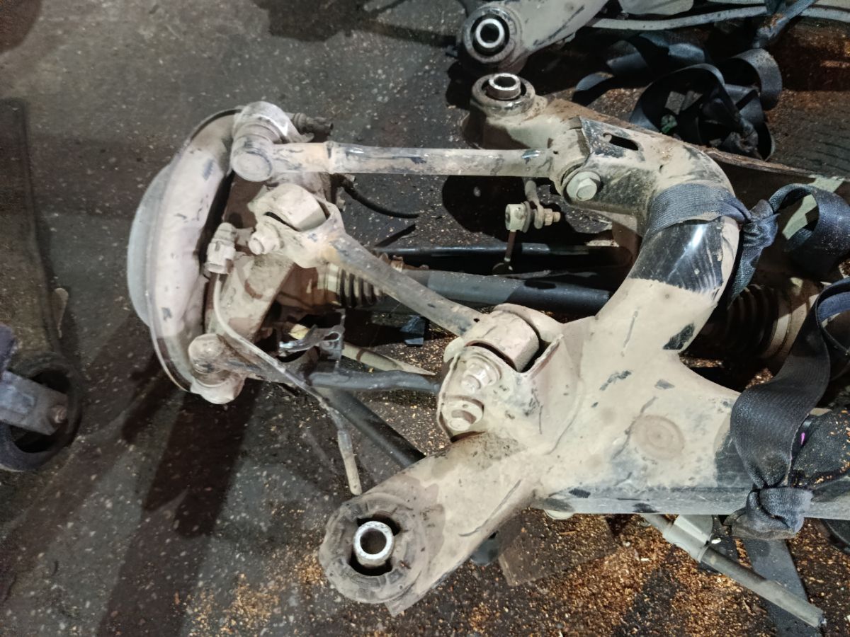 Балка подвески на Toyota Crown GRS210 2GR-FSE Фото 3