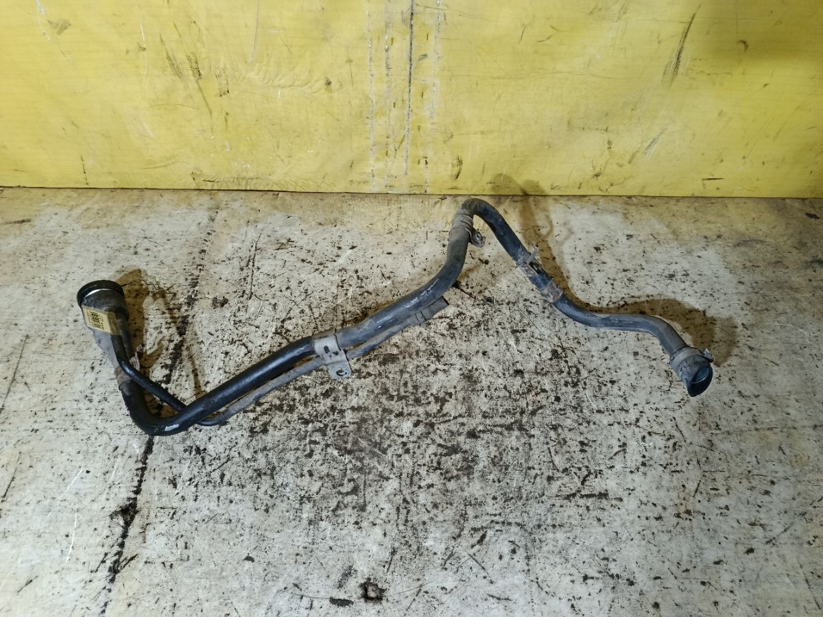 Заливная горловина топливного бака 77201-44191 на Toyota Isis ANM10G 1AZ-FSE Фото 1