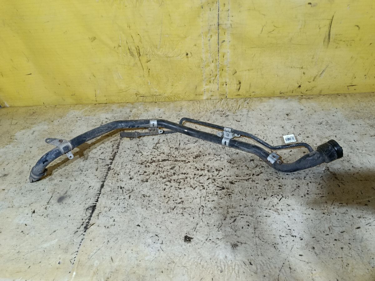 Заливная горловина топливного бака 77201-28240, 77201-28290 на Toyota Noah AZR60G 1AZ-FSE Фото 2