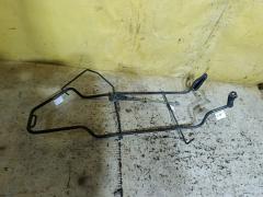 Крепление запасного колеса на Toyota Isis ANM10G Фото 2