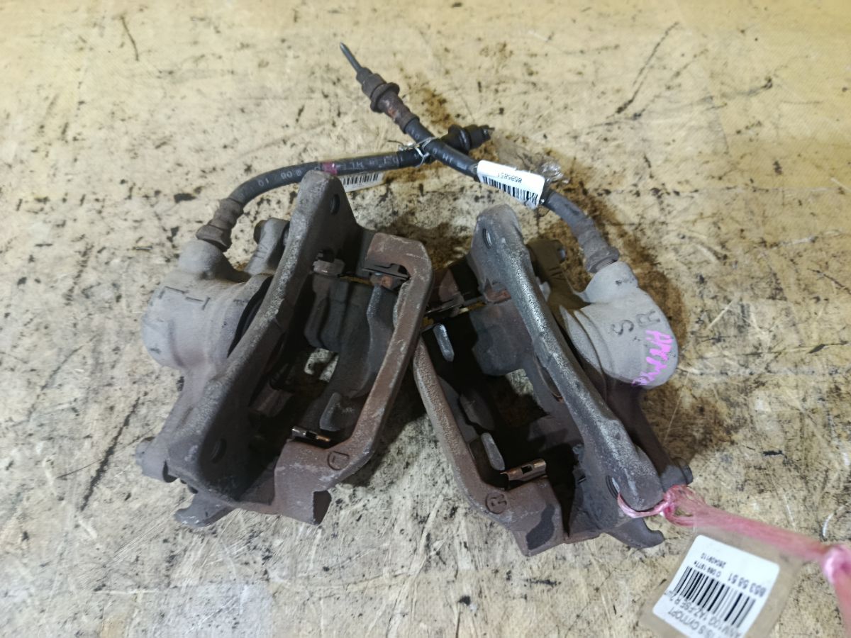 Суппорт на Toyota Isis ANM10G 1AZ-FSE Фото 1