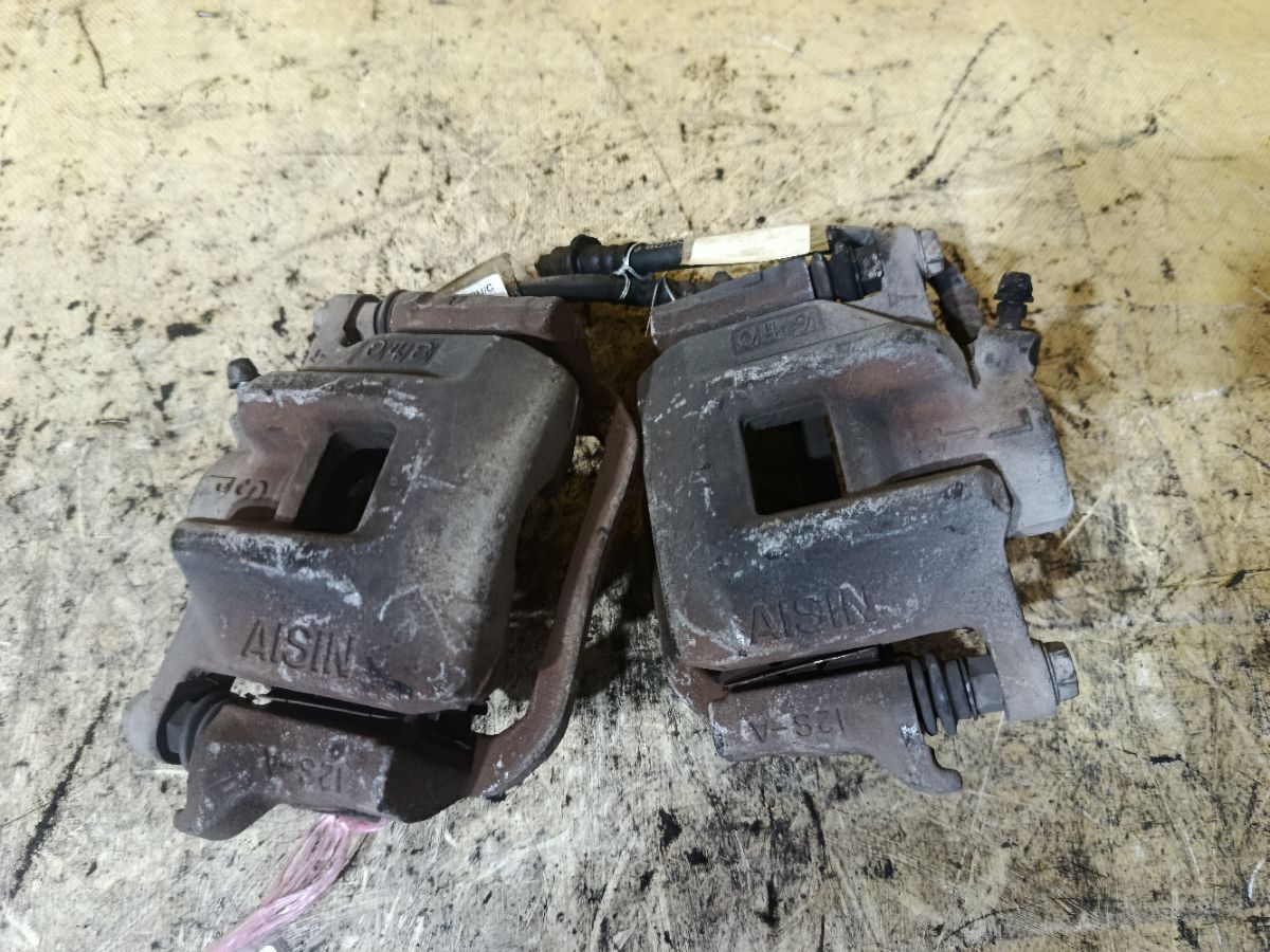 Суппорт на Toyota Isis ANM10G 1AZ-FSE Фото 2