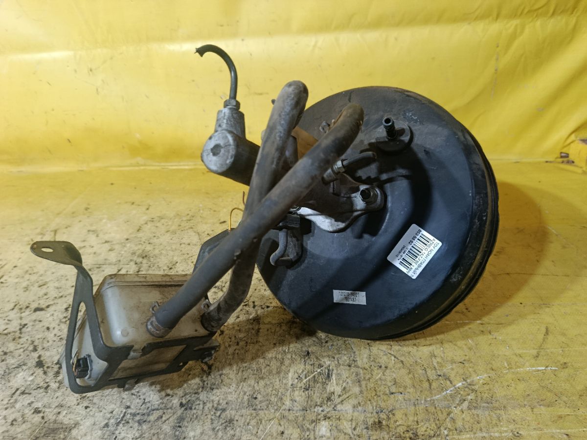 Главный тормозной цилиндр на Toyota Noah AZR60G 1AZ-FSE Фото 2