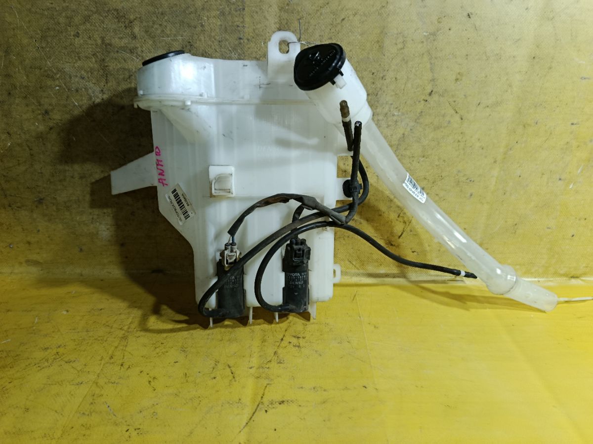 Бачок омывателя 85315-68010 на Toyota Isis ANM10G Фото 1