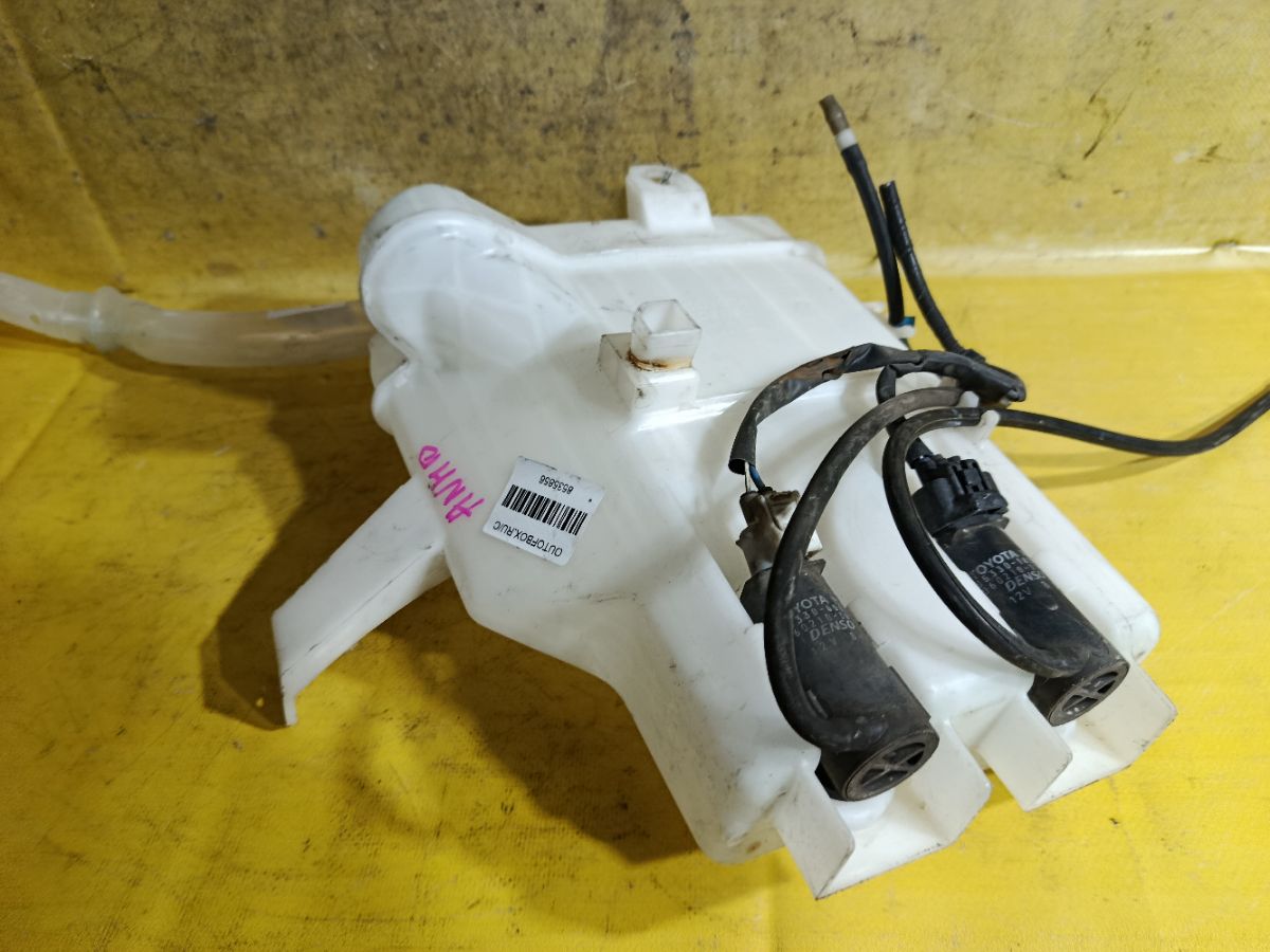 Бачок омывателя 85315-68010 на Toyota Isis ANM10G Фото 3