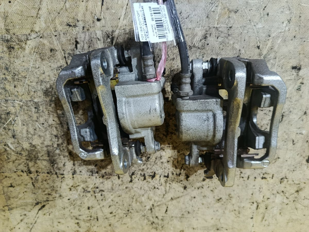 Суппорт на Toyota Isis ANM10G 1AZ-FSE Фото 1