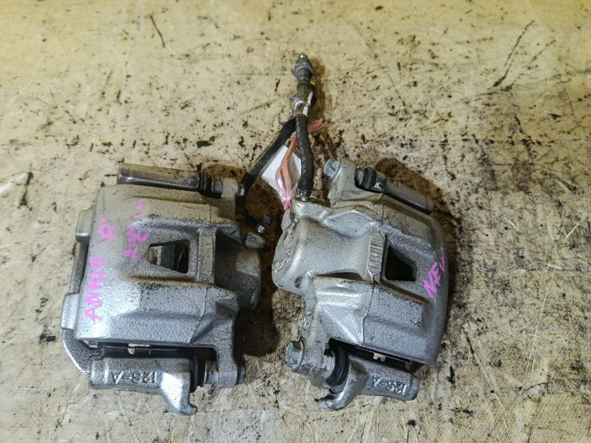 Суппорт на Toyota Isis ANM10G 1AZ-FSE Фото 2