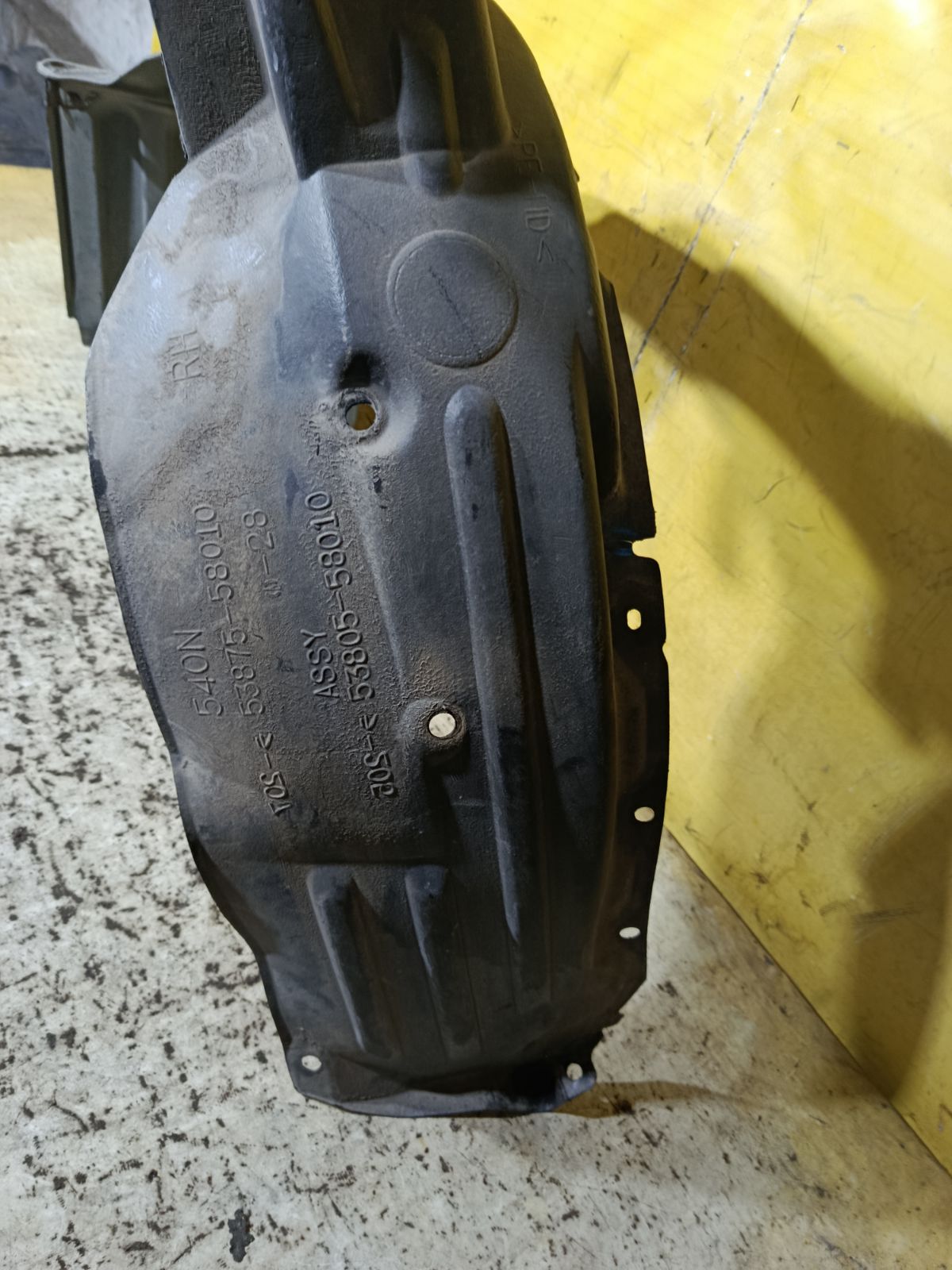 Подкрылок 53845-58020 на Toyota Alphard ANH10W 2AZ-FE Фото 3