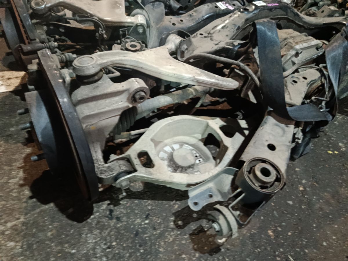 Балка подвески на Nissan Skyline PV36 VQ35HR Фото 3