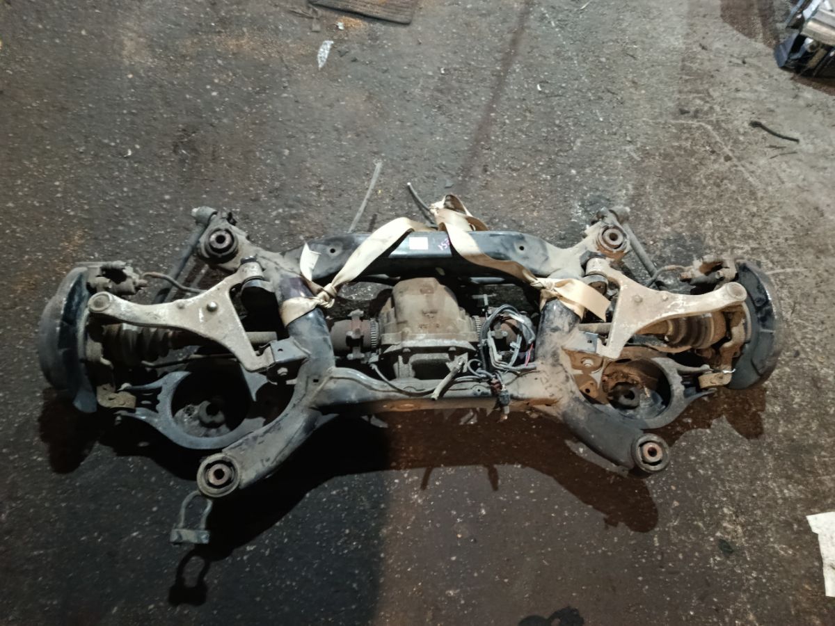 Балка подвески на Nissan Elgrand ME51 VQ25DE Фото 1