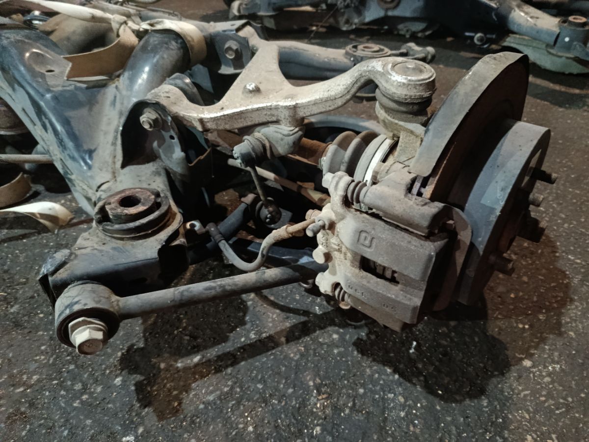 Балка подвески на Nissan Elgrand ME51 VQ25DE Фото 2