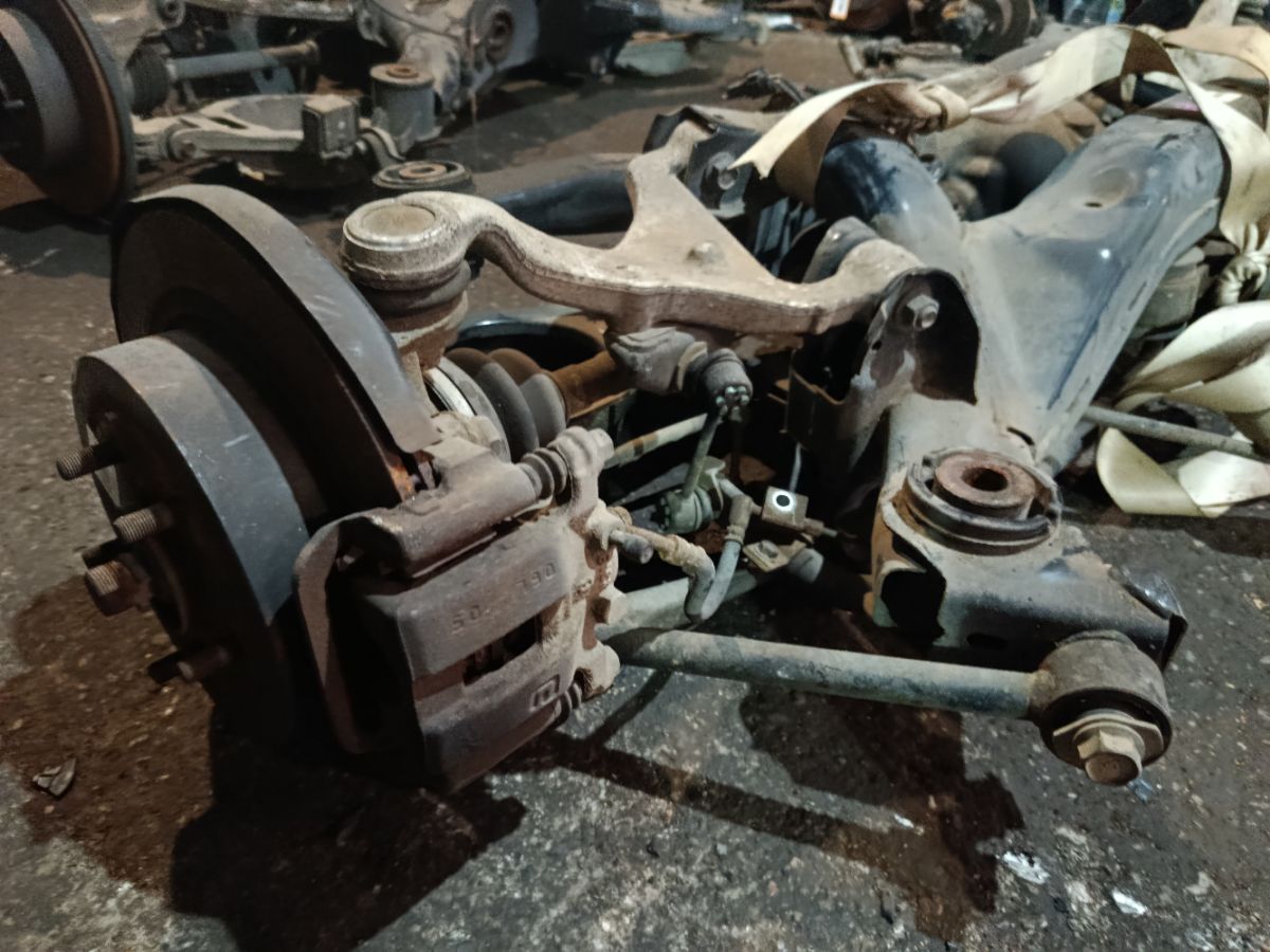 Балка подвески на Nissan Elgrand ME51 VQ25DE Фото 3