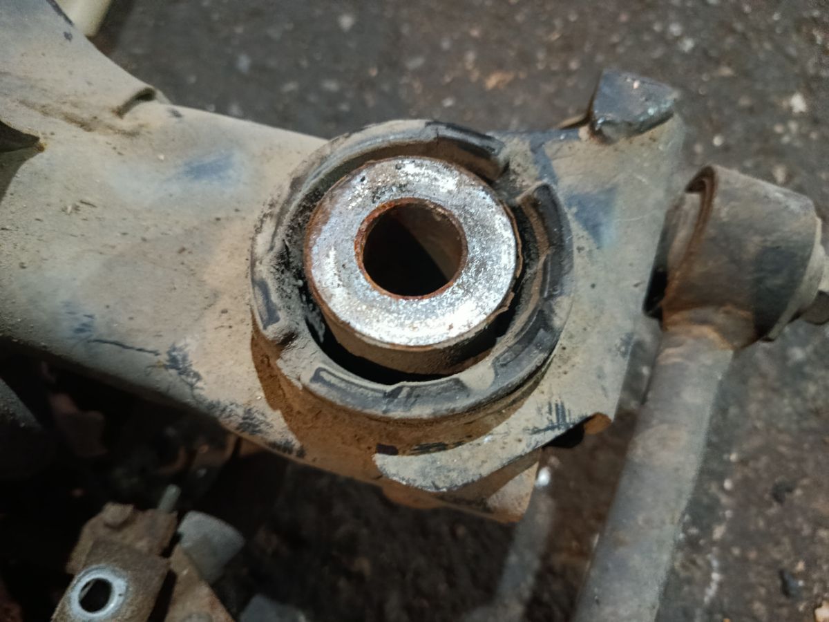 Балка подвески на Nissan Elgrand ME51 VQ25DE Фото 6
