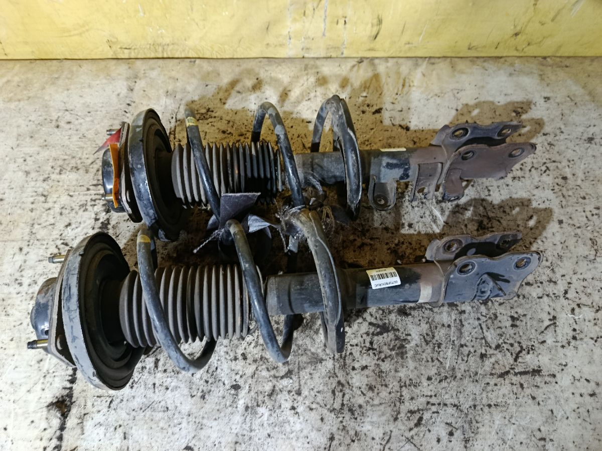 Стойка амортизатора на Nissan Elgrand E51 VQ35DE Фото 3