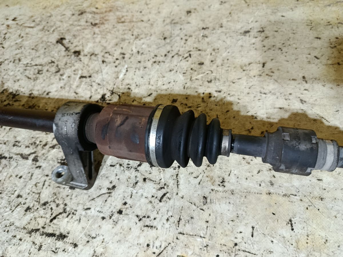 Привод на Honda Stream RN8 R20A Фото 3